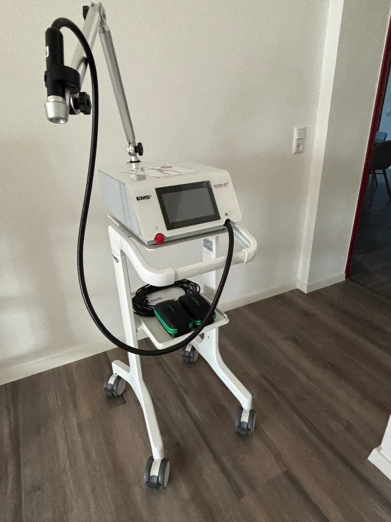 Gebrauchtgerät - Lasergerät SWISS DolorClast® High Power Laser für Schmerzbehandlung