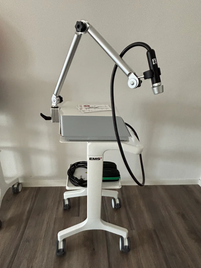 Gebrauchtgerät - Lasergerät SWISS DolorClast® High Power Laser für Schmerzbehandlung