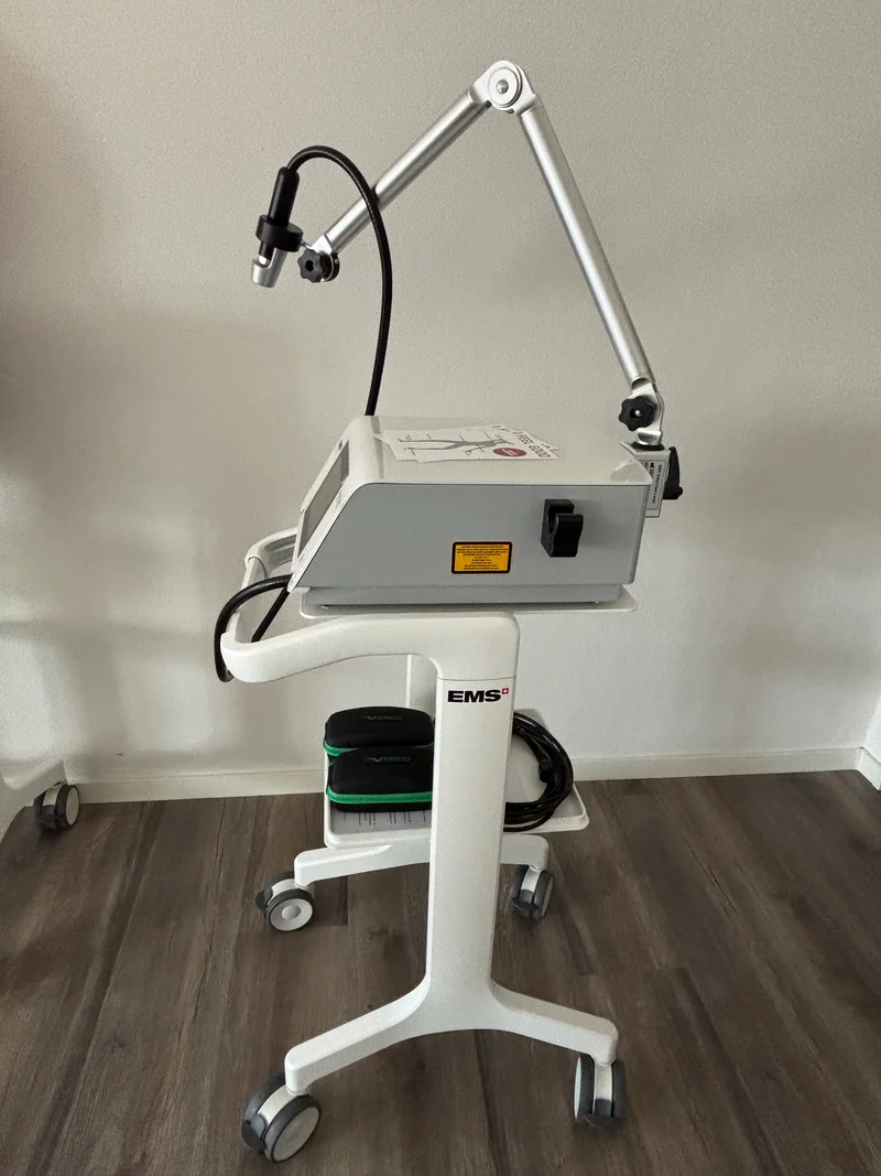 Gebrauchtgerät - Lasergerät SWISS DolorClast® High Power Laser für Schmerzbehandlung