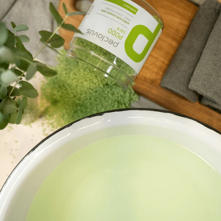 peclavus PODOcare Kräuterfußbad Urea, sehr trockene Haut, 500 g