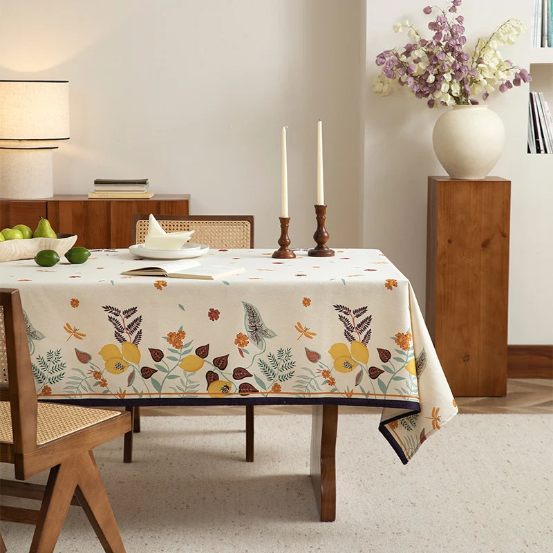 Rechteckige Tischdecke aus Baumwoll-Leinenmischung mit botanischem Druck und fleckenabweisender Oberfläche