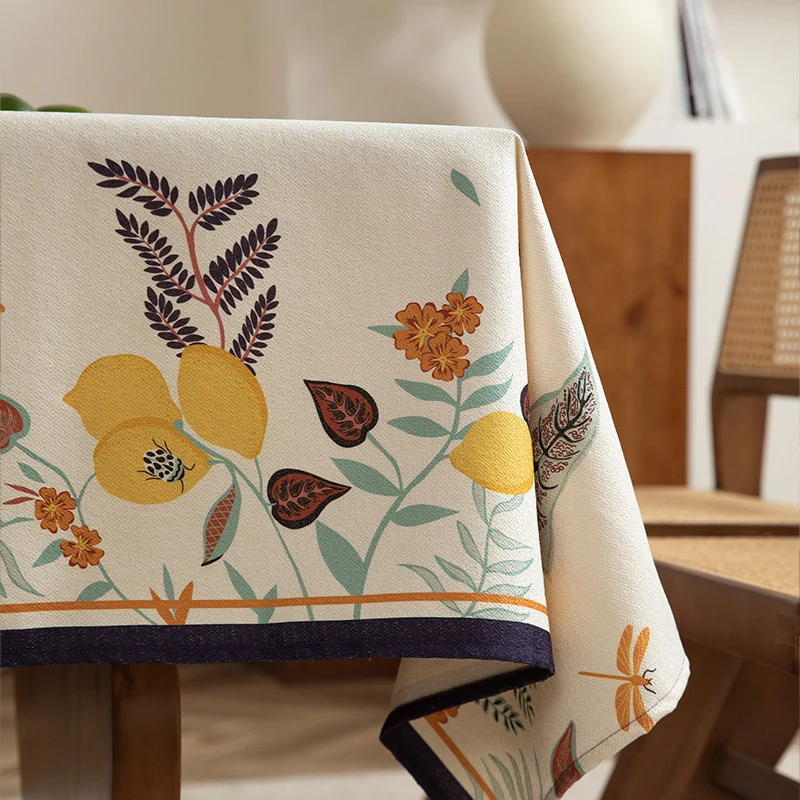 Rechteckige Tischdecke aus Baumwoll-Leinenmischung mit botanischem Druck und fleckenabweisender Oberfläche