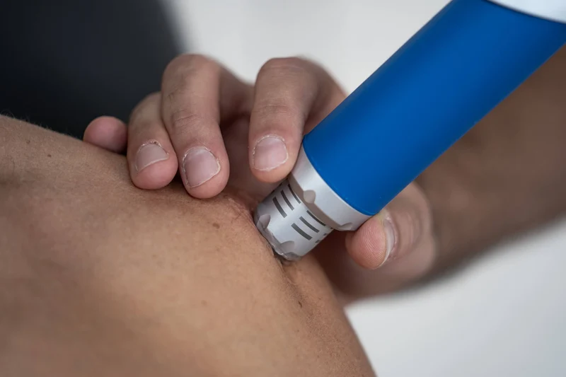 Stoßwellengerät SWISS DOLORCLAST® Radial Shock Waves für Therapie