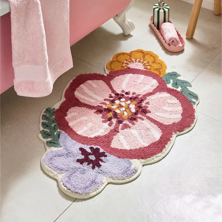 Blumengemusterter Badezimmerteppich für Zuhause
