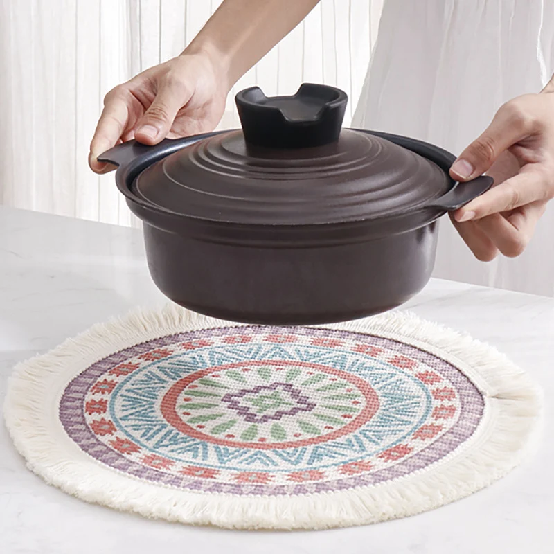 Runder flachgewebter Bodenteppich im Boho‑Mandala‑Design mit Baumwollfransen