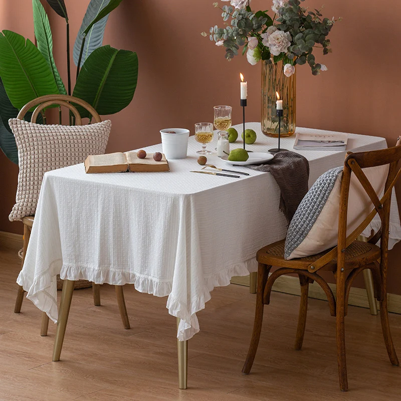 Rechteckige Tischdecke aus Baumwoll-Waffelgewebe mit feiner Rüschenbordüre