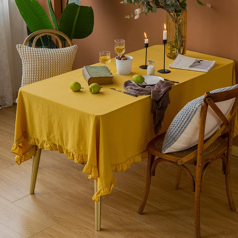 Rechteckige Tischdecke aus Baumwoll-Waffelgewebe mit feiner Rüschenbordüre