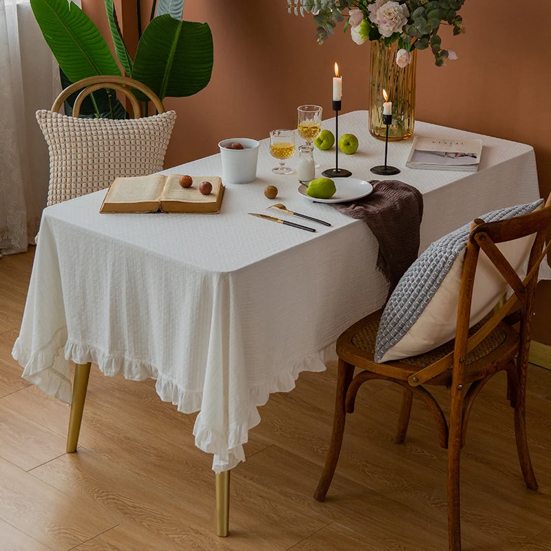Rechteckige Tischdecke aus Baumwoll-Waffelgewebe mit feiner Rüschenbordüre