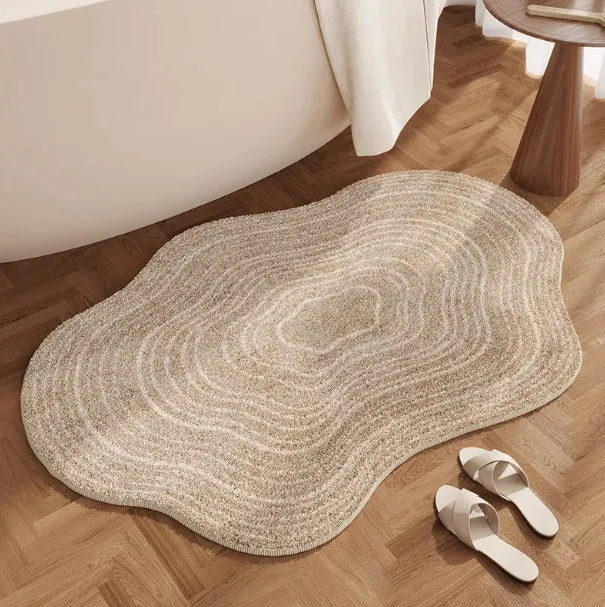Abstrakt geformte Plüsch-Badematte für das Badezimmer