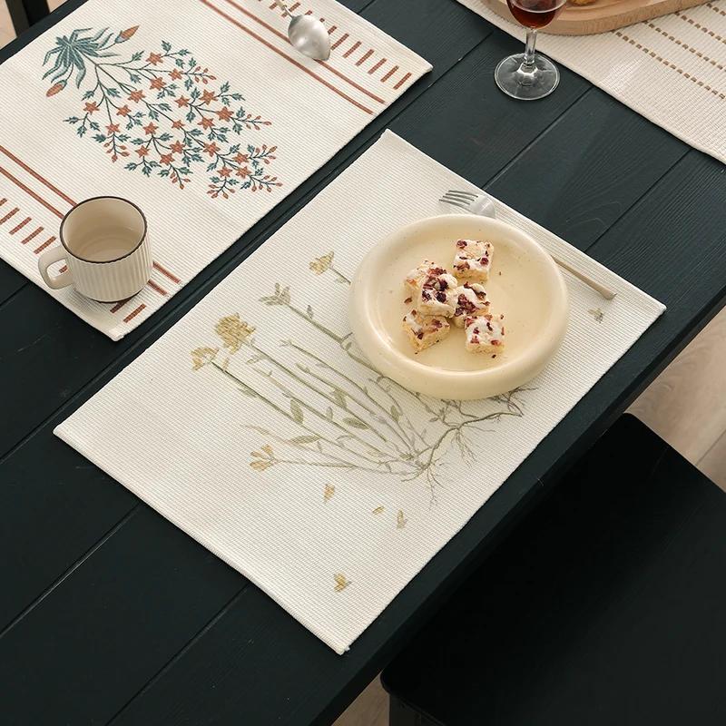 Gewebtes Tischset mit botanischem Wildblumen-Print und rutschhemmender Rückseite