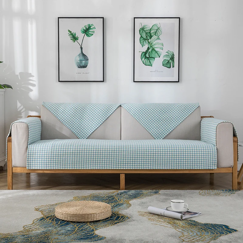 Sofaüberwurf aus fein gewebter Jacquard-Mischfaser mit rutschfester Unterseite