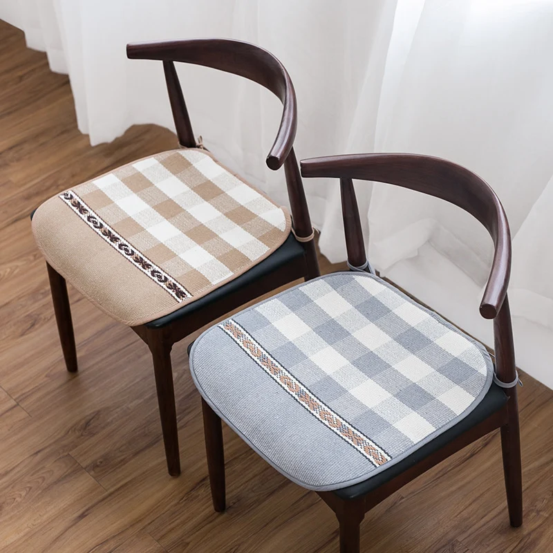 Gepolsterte Stuhlsitzauflage im karierten Retro‑Jacquard mit Bindeschlaufen