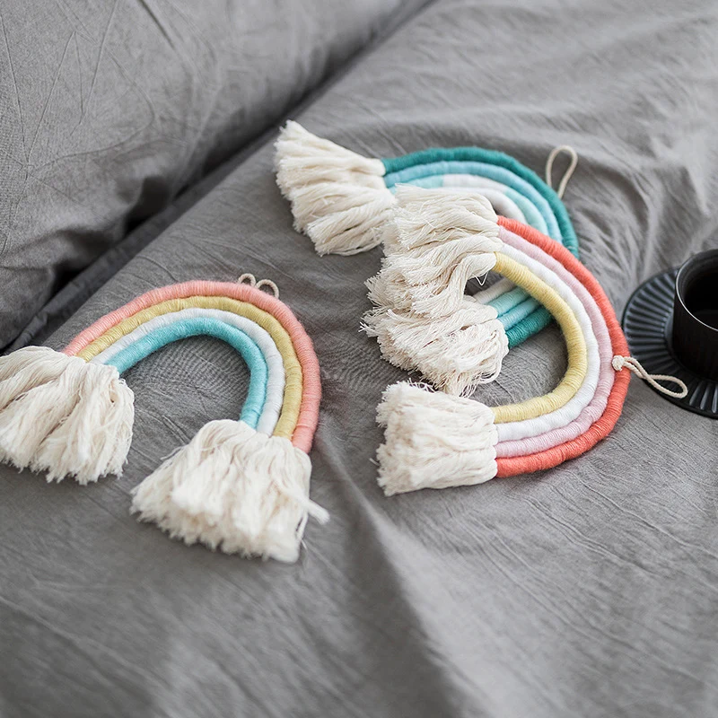 Makramee‑Regenbogen-Wanddekoration mit handgefertigten Baumwollfransen