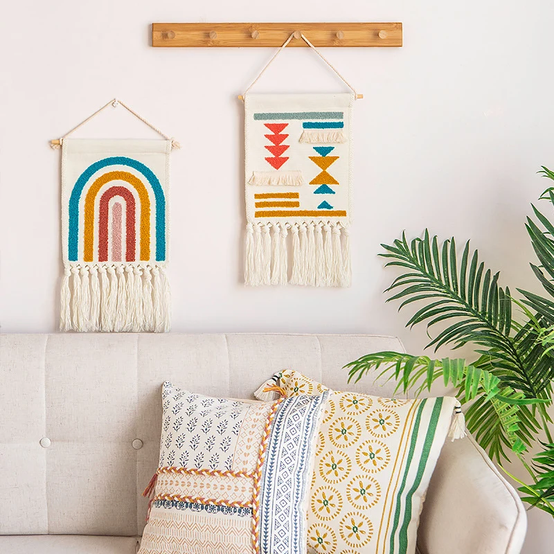 Handgetufteter Wandbehang aus Baumwolle mit Regenbogen‑Motiv und Fransen