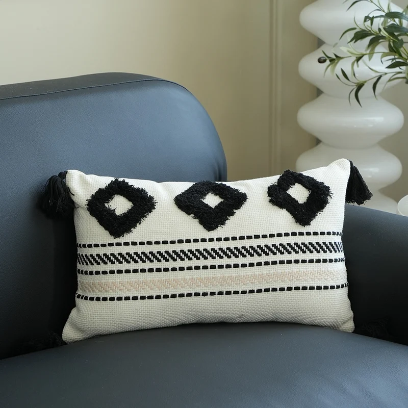 Rechteckiges gewebtes Lumbar-Dekokissen mit Tuft‑Diamanten und Quasten