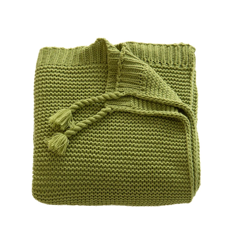 Grobgestrickte Kuscheldecke mit Rautenmuster und bunten Knötchen