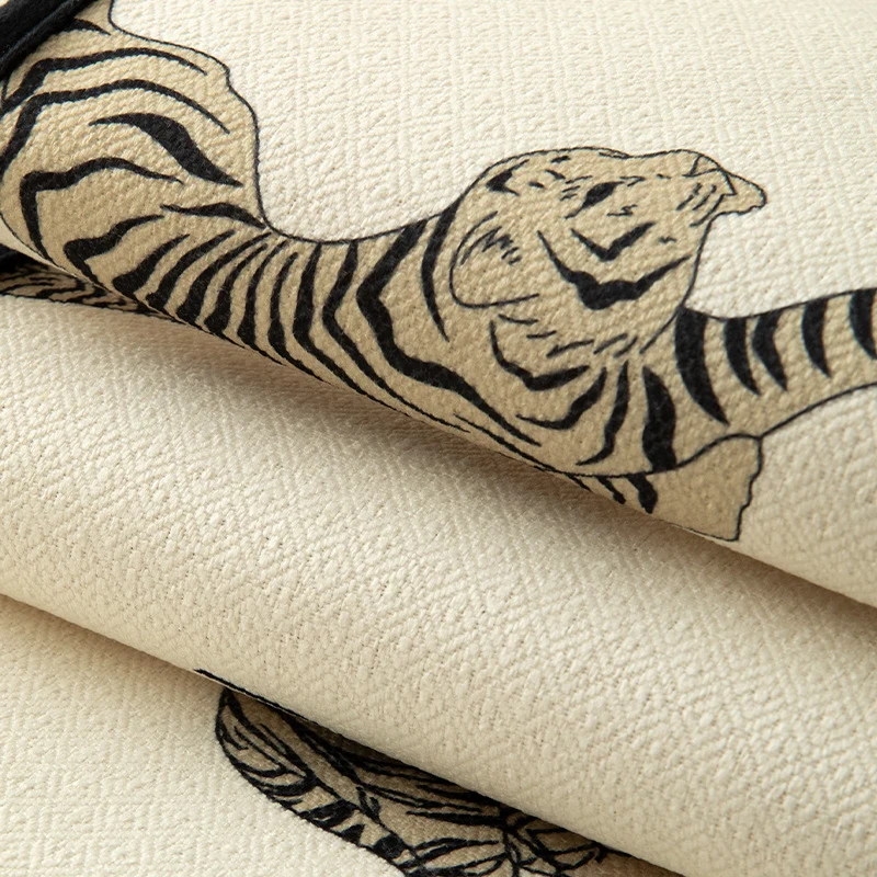 Tischläufer aus gewebtem Baumwoll-Leinen mit Tigerprint und dekorativen Quasten