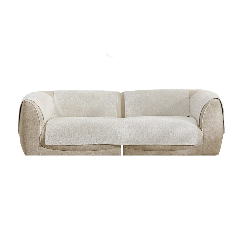 dreisitziges Sofa mit abnehmbaren Jacquard‑Schonbezügen und geschwungenen Armlehnen