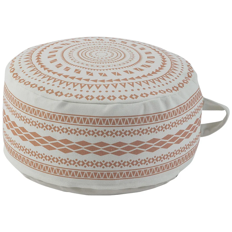 Runder Sitzpouf aus robustem Baumwollmix mit Ethno-Mandala‑Print und Tragegriff