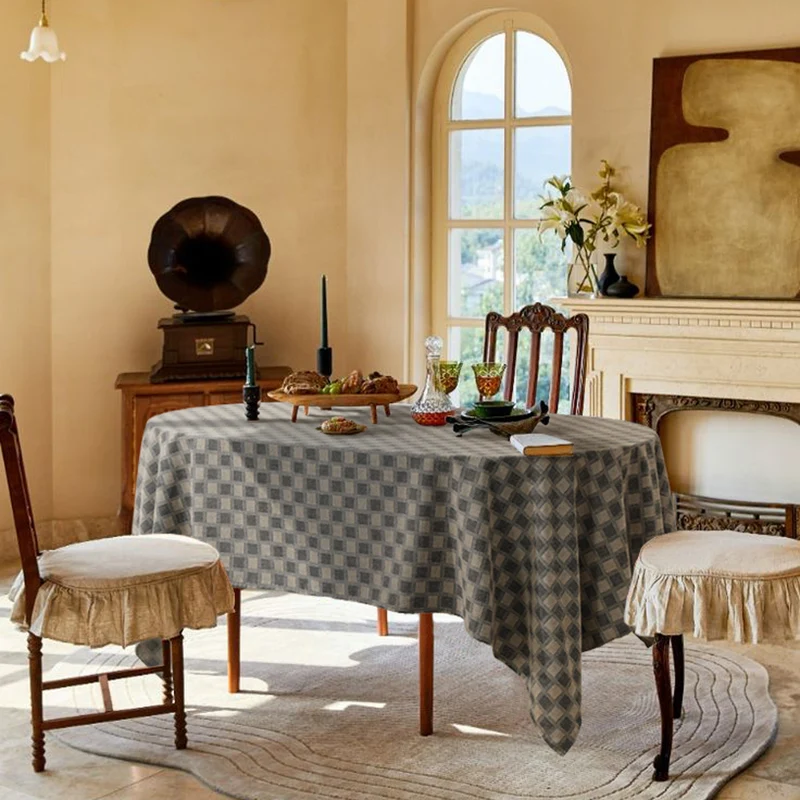 Tischdecke aus Baumwoll-Leinen mit filigranem Streifenwebmuster