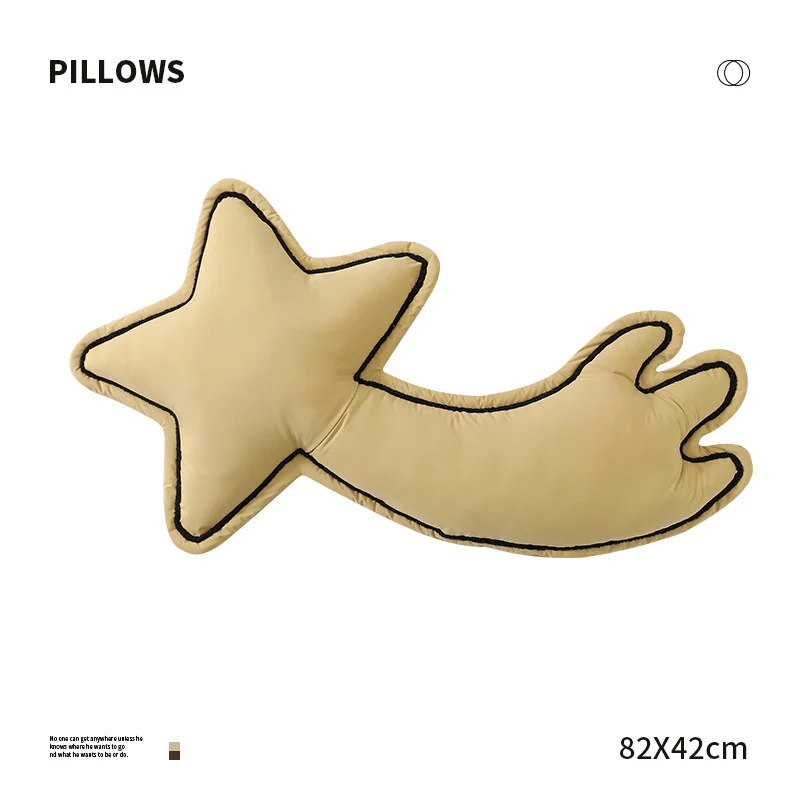 Dekoratives Stern-Kuschelkissen mit Schweif und gesteppter Kedernaht