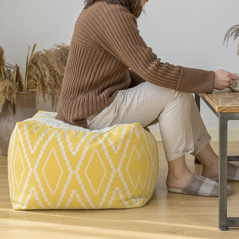Gepolsterter Fußhocker‑Pouf mit Flauschoberseite und gewebtem Diamantmuster