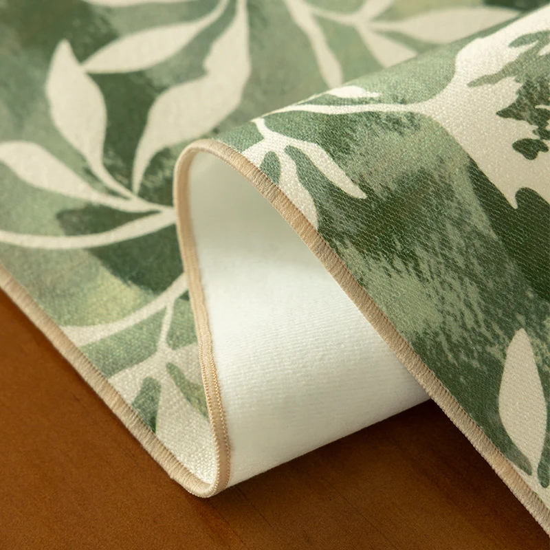 Geformter Dekor-Teppich mit gewellter Kante und floraler Aquarell-Optik