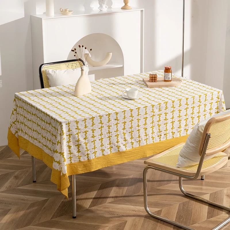 Rechteckige bedruckte Tischdecke mit breitem Saum und geometrischem Rapportmuster
