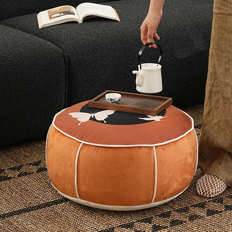 Runder Meditations- und Sitzpouf mit Orchideen-Print und dekorativer Paspelierung