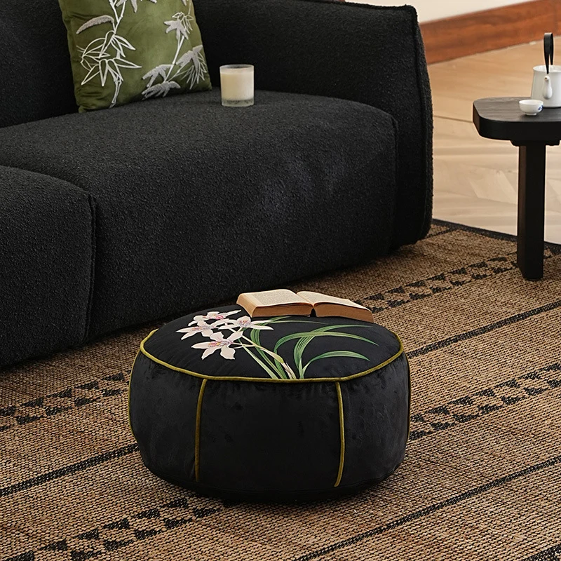 Runder Meditations- und Sitzpouf mit Orchideen-Print und dekorativer Paspelierung