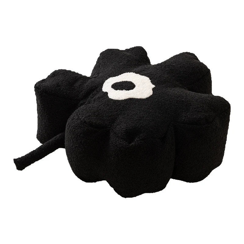 Blumenförmiger Bodensitzpouf mit Bouclé‑Bezug und segmentierter Polsterung