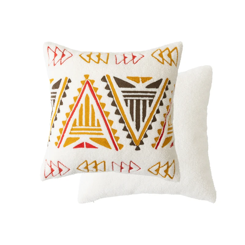 Besticktes Dekokissen im Boho‑Stil mit Bouclé‑Struktur und Füllkissen