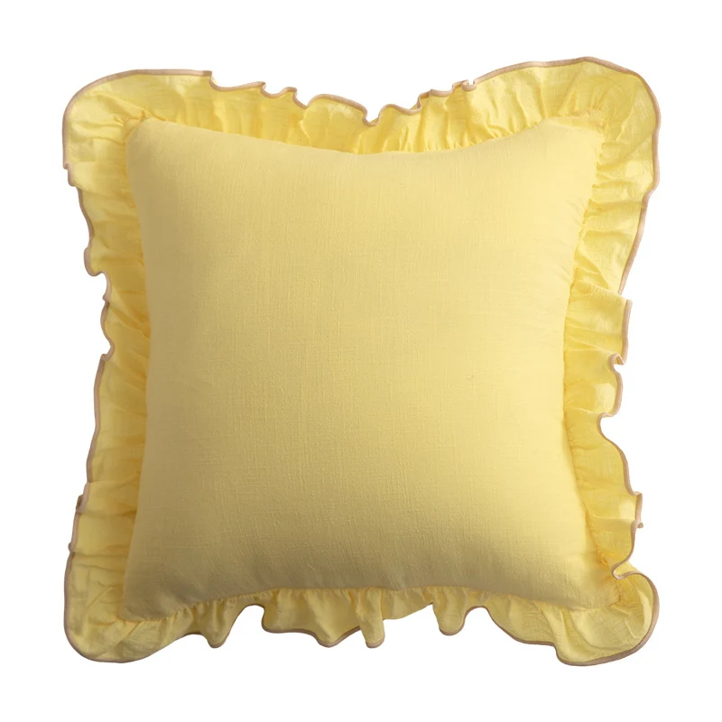Quadratisches Dekokissen mit Volant und Leinenoptik