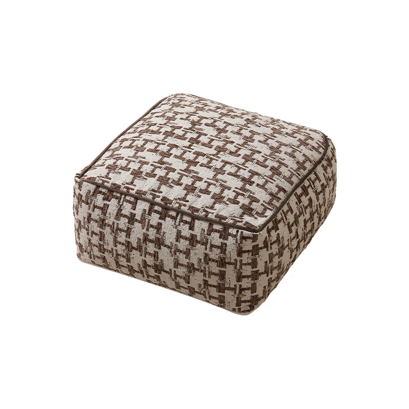 Quadratischer Bodenpouf mit Hahnentritt-Jacquard, Kedernaht und formstabilem Schaumkern