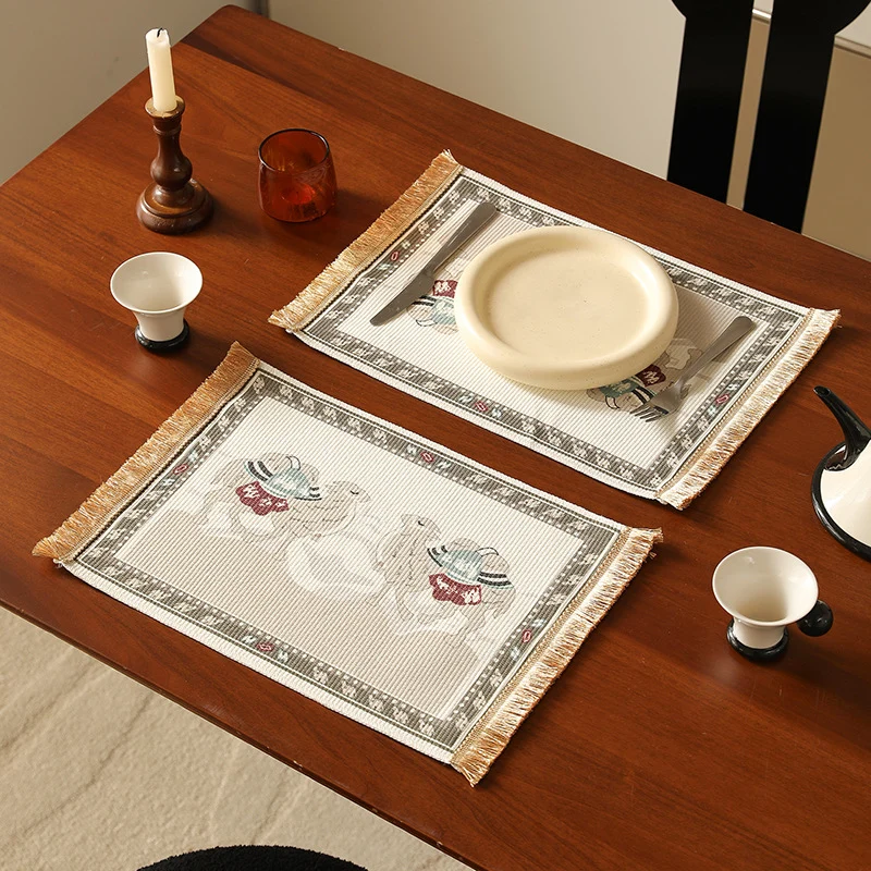 Gewebter kleiner Läufer-Teppich im Vintage-Ornamentstil mit Fransen