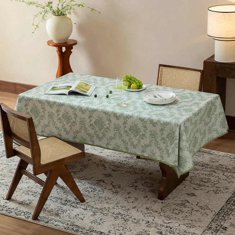 Jacquard-Tischdecke mit floralem Damastmuster und verstärktem Saum