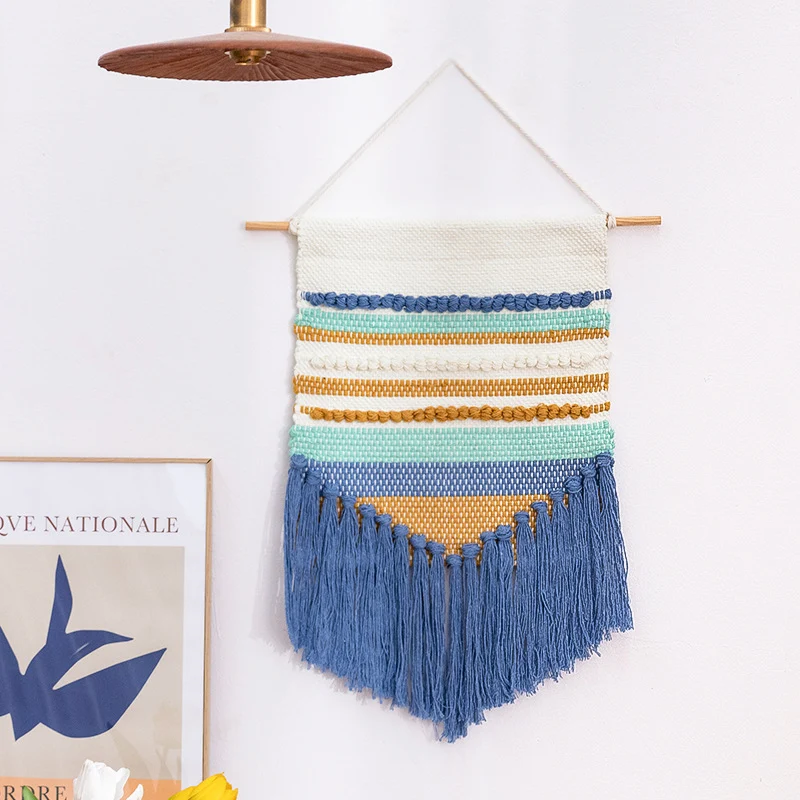 Handgewebter Wandbehang im Boho-Stil mit Quasten und geometrischer Struktur