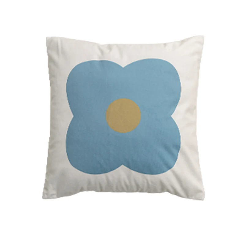 Handgetufteter quadratischer Dekokissenbezug mit floraler Chenille‑Applikation