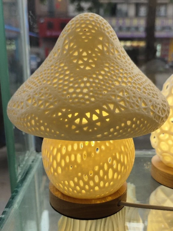 Pilzförmige Tischlampe