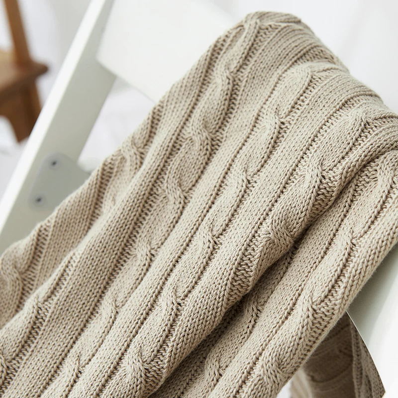 Kabelstrickwurfdecke