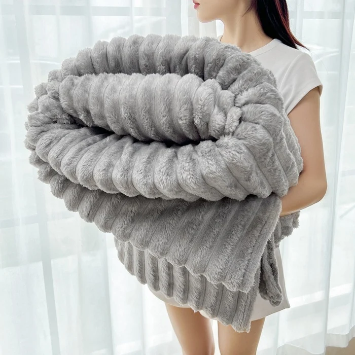 Plüsch Ribbed Wurfdecke