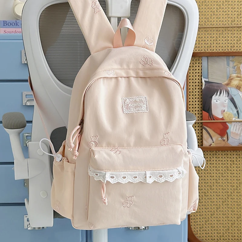Charmanter bestickter Rucksack Karnz