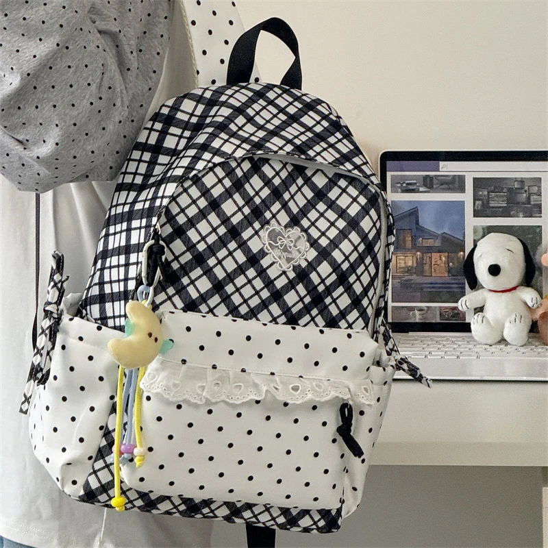 Charmanter Dekorativer Rucksack Karnz