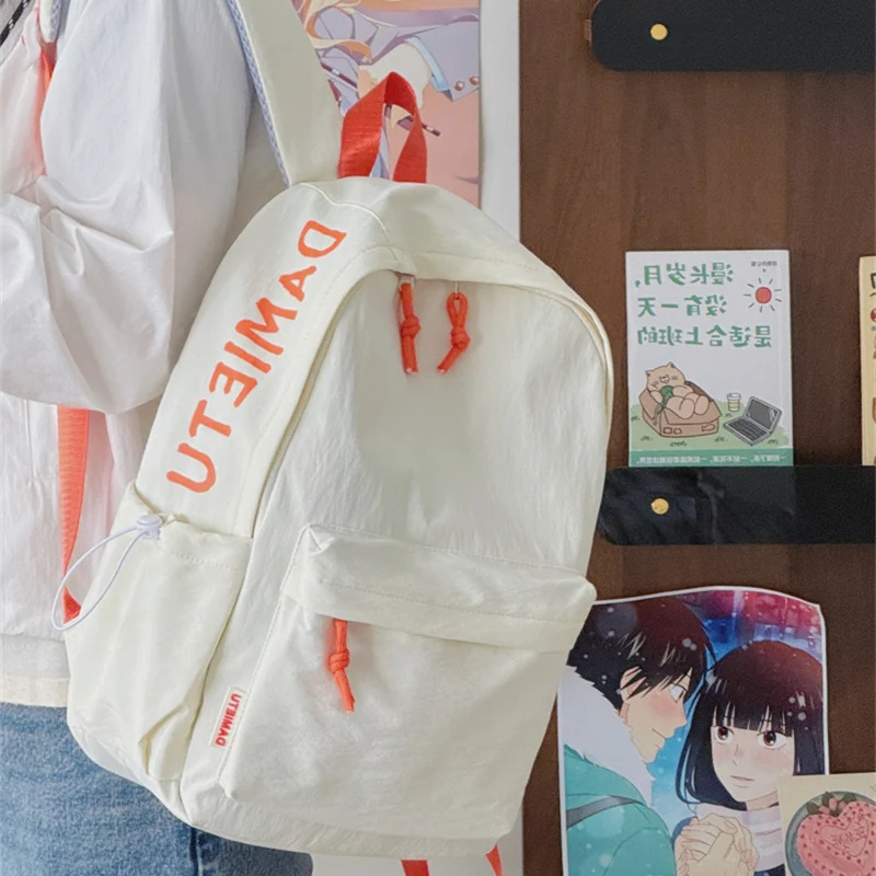 Lässiger leichter Rucksack mit cute Plüsch-Schlüsselanhänger Karnz