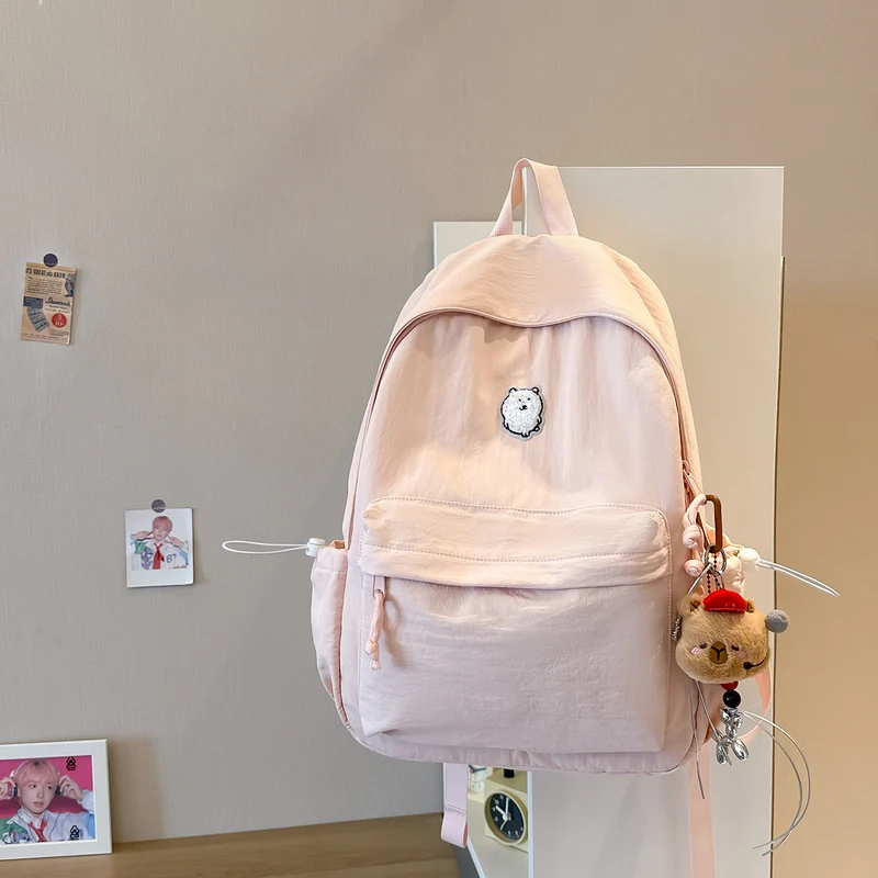 Lässiger leichter Rucksack mit süßem Charakter-Anhänger Karnz