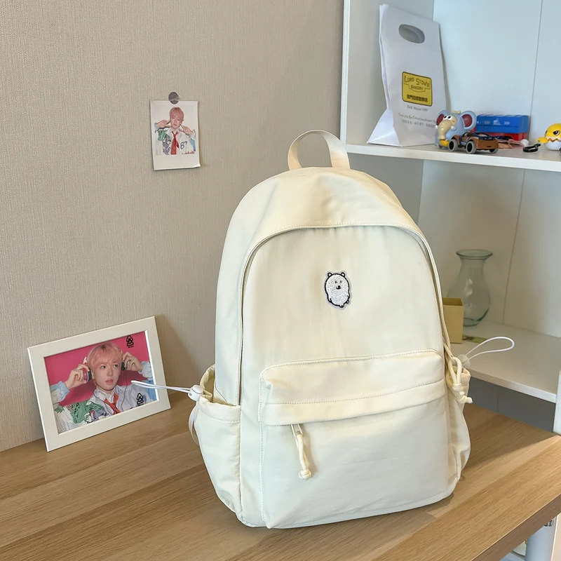 Lässiger leichter Rucksack mit süßem Charakter-Anhänger Karnz