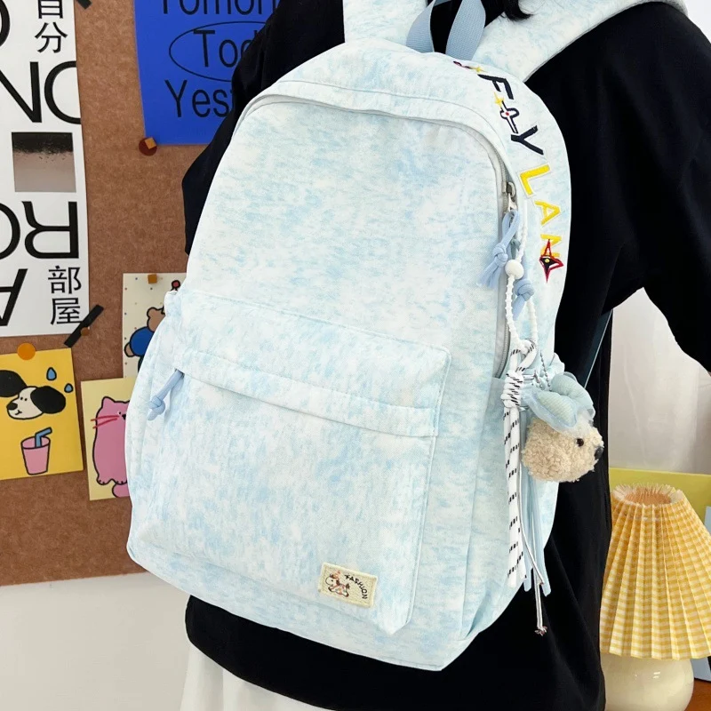 Lässiger weicher Stoff Rucksack mit süßem Charm Karnz