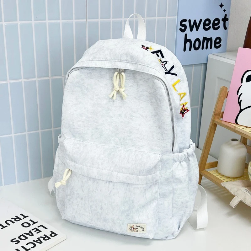 Lässiger weicher Stoff Rucksack mit süßem Charm Karnz