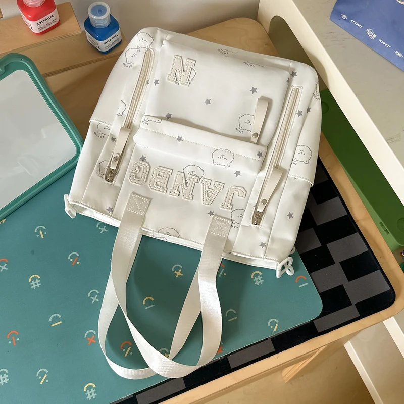 Legere Charakter-verzierte Rucksack Karnz