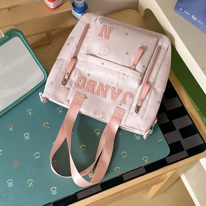 Legere Charakter-verzierte Rucksack Karnz